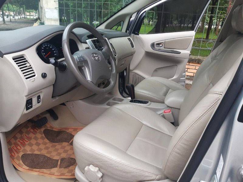 Ban Toyota Innova 2.0G 2013