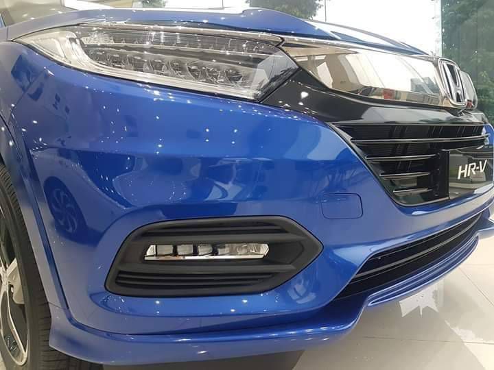 HONDA HRV NHAP THAI MAU TRANG 100% GOP 250TR GIAO XE NGAY KHUYEN MAI KHUNG