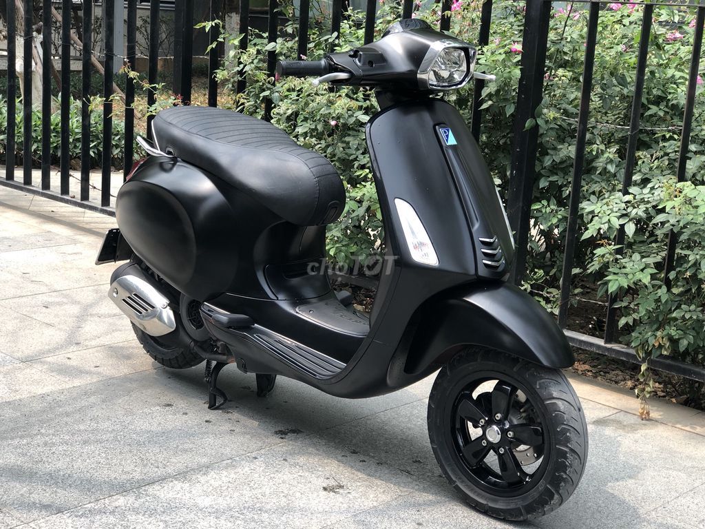 [HỖ TRỢ TRẢ GÓP] Vespa Đen Nhám đời 2015