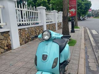 Bán xe Vespa 50cc mầu xanh mới chính chủ