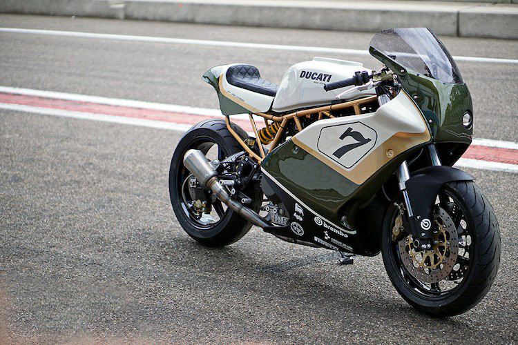 Moto dua Ducati cafe racer do sieu dep tu “hang bai"