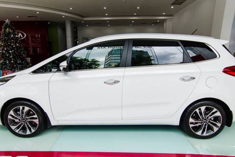 KIA RONDO MOI - GIA SOC - HO TRO TRA GOP L/S TOT- TRA TRUOC TU 180TR NHAN XE - HOTLINE KIA BINH DUONG 0933791660