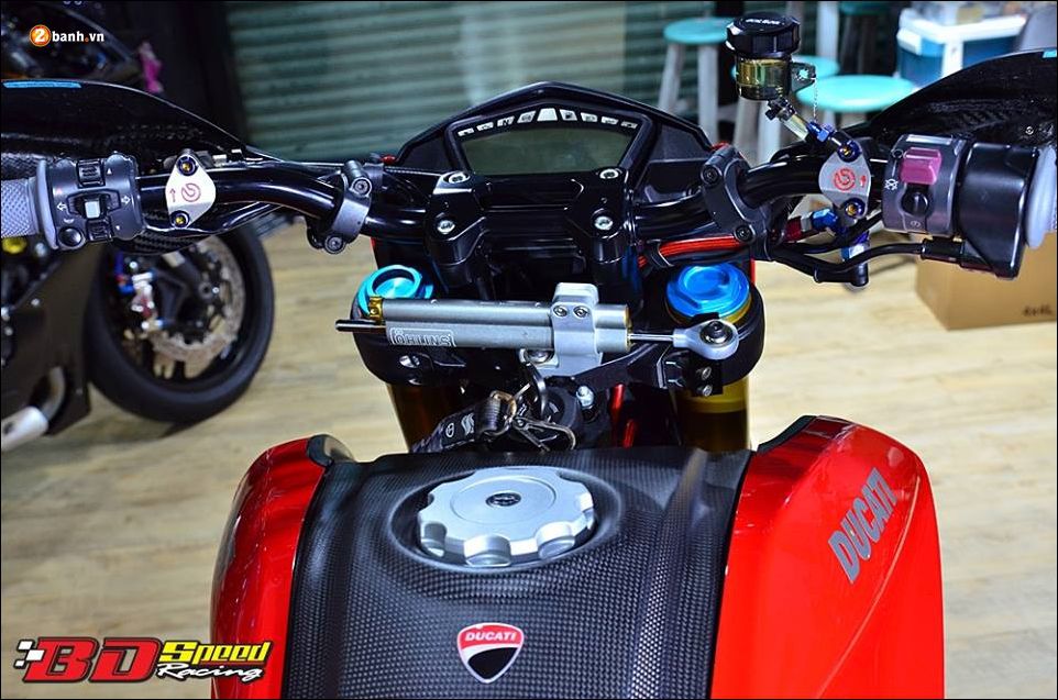 Ducati Hypermotard 821 do Vua duong pho trong trang bi hang sang - 5