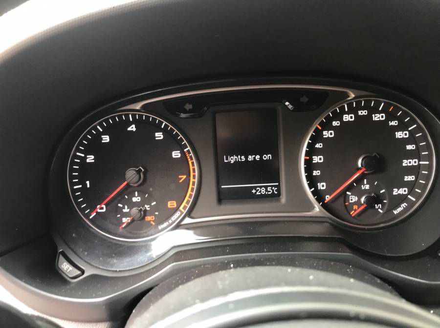 Chinh chu ban Audi A1 do noi that do, hai cua, 4 cho, xe dang ky lan dau 2013