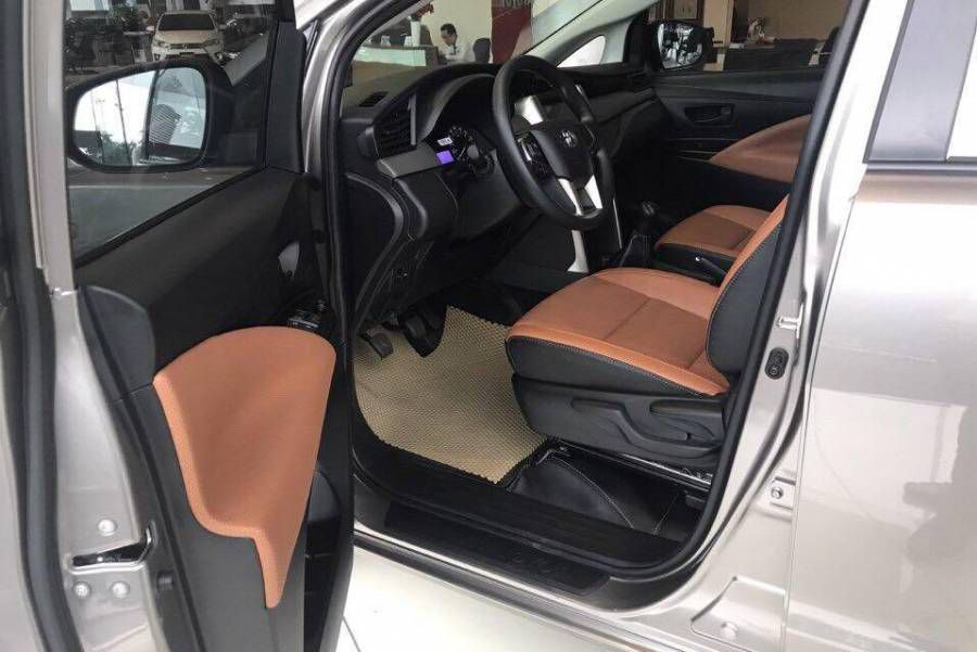 Toyota My Dinh ban Innova 2.0 E 2019 Gia sieu tot trong thang 4, du mau co xe giao ngay 0963393983