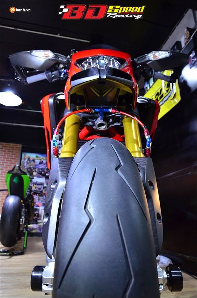 Ducati Hypermotard 821 do Vua duong pho trong trang bi hang sang - 4