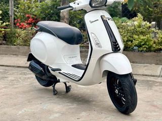 Vespa Sprint 125 trắng sporty model 2015