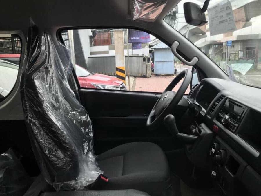 Ca Map Toyota Hiace khuyen mai den 150tr