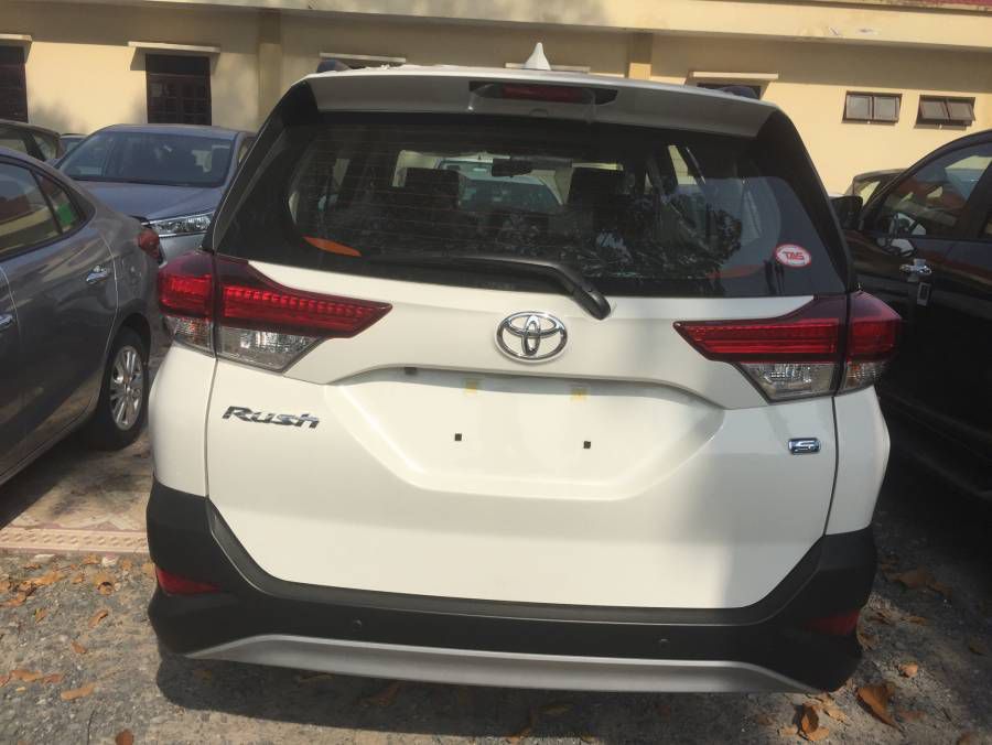TOYOTA RUSH giao quy 3 2019. Hieu 093.4042.123 GIA TOT