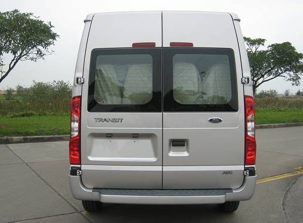 Ban Ford Transit MID,SVP,LUX 2019 Co San Gia Khuyen Mai