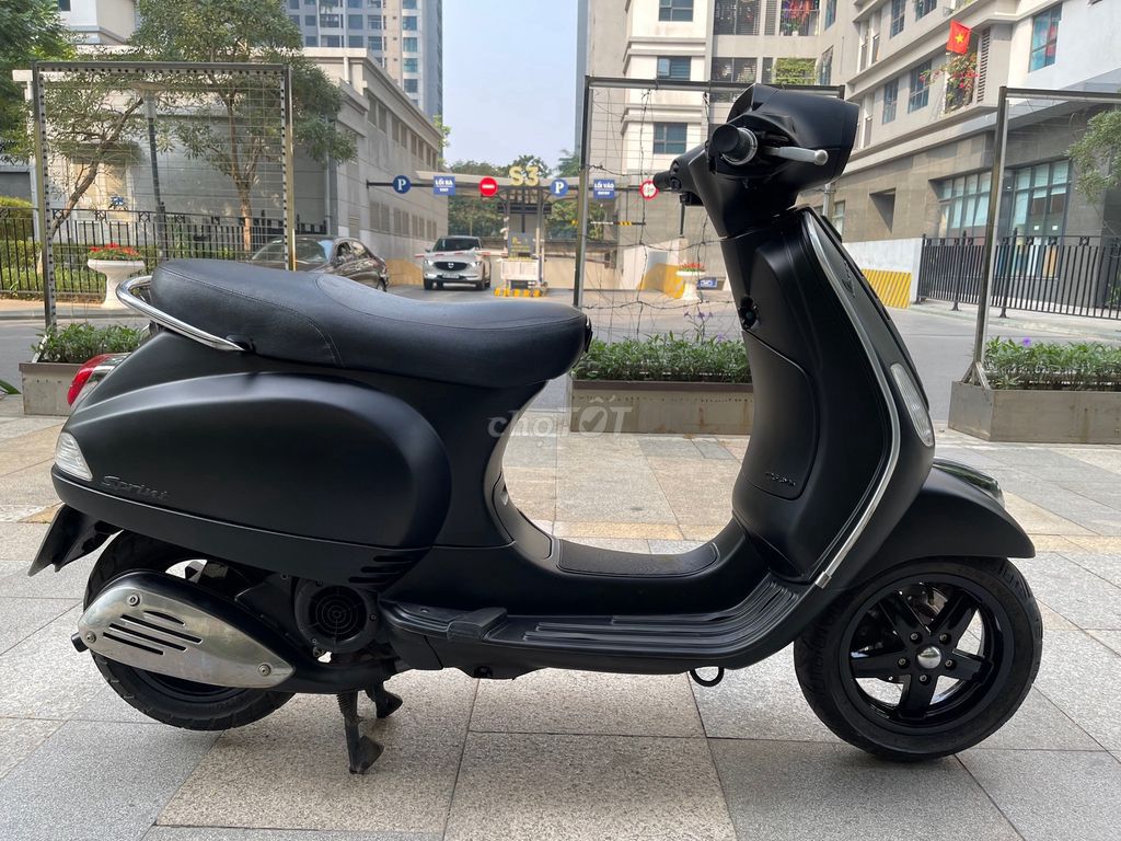 Hỗ trợ trả gópVespa lx phun xăng điện tử phom 2020