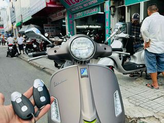 Vespa GTS HPE Smartkey 2024 300cc biển thành phố