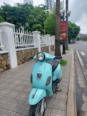 Bán xe Vespa 50cc mầu xanh mới chính chủ