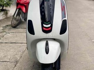 PIAGGIO VESPA đầu vuông 2015 mới 95%, trắng đẹp