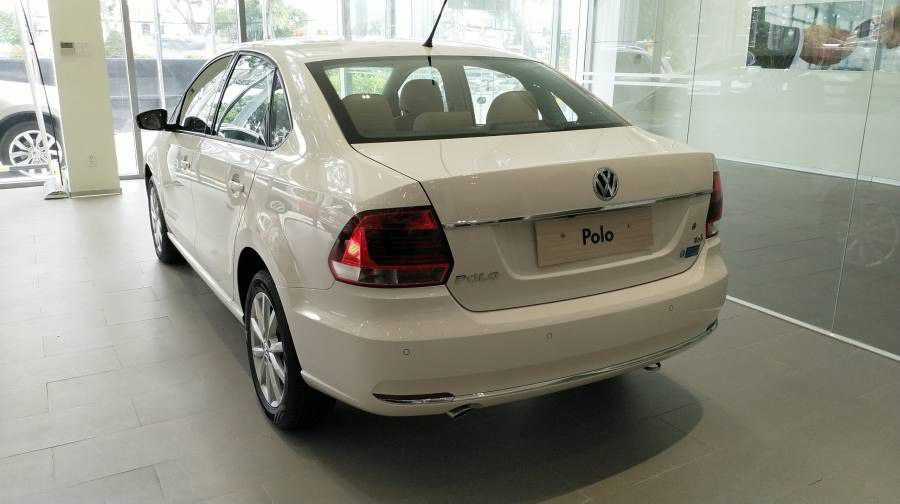 Ban Xe Volkswagen Polo Sedan nhap khau chinh hang moi, giam tien + ho tro vay 90%. Goi ngay: 0933 365 188