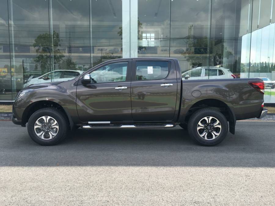 Ban Mazda BT-50 Face Lift 2019 moi Binh Duong