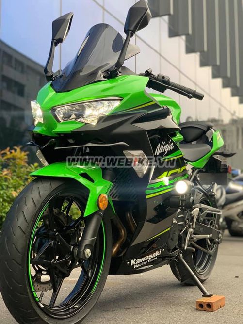 Can ban Kawasaki Ninja 400 ABS 2018 mau den dam xanh la o TPHCM gia 140tr MSP #1003885