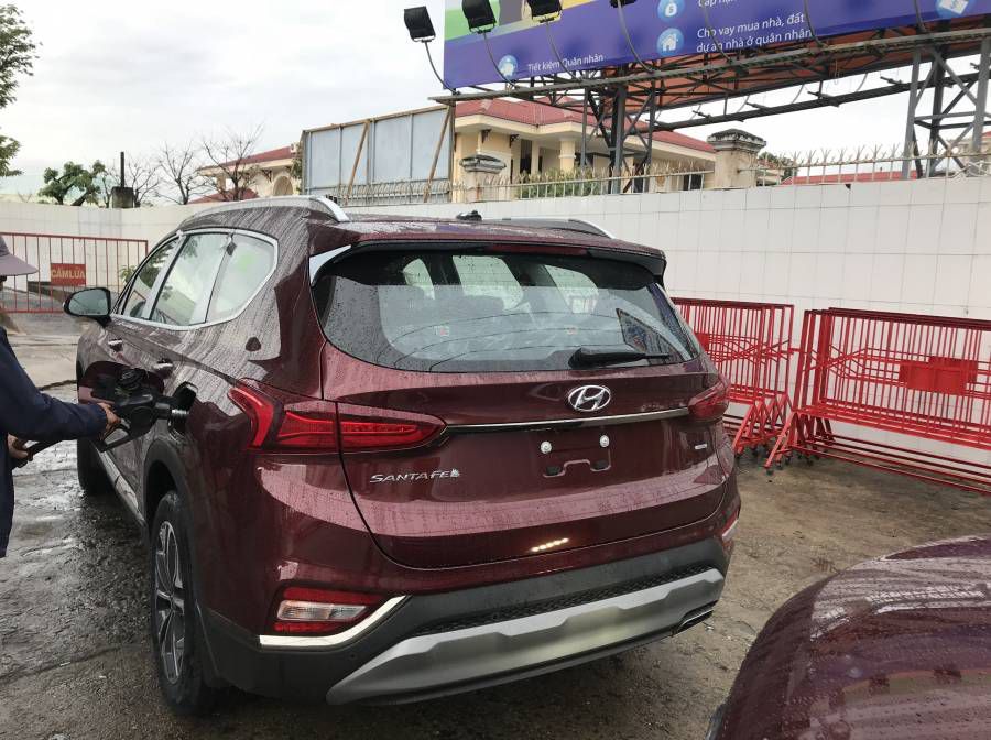 Hyundai Santafe 2019 Da Nang, Co san giao ngay, Qua Tang hap dan, Ho tro Grab - Vay 80% gia tri xe. Lien he: 0905.59.89.59