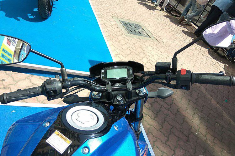 Moto Suzuki Gixxer gia 33 trieu khien dan Viet phat them-Hinh-5