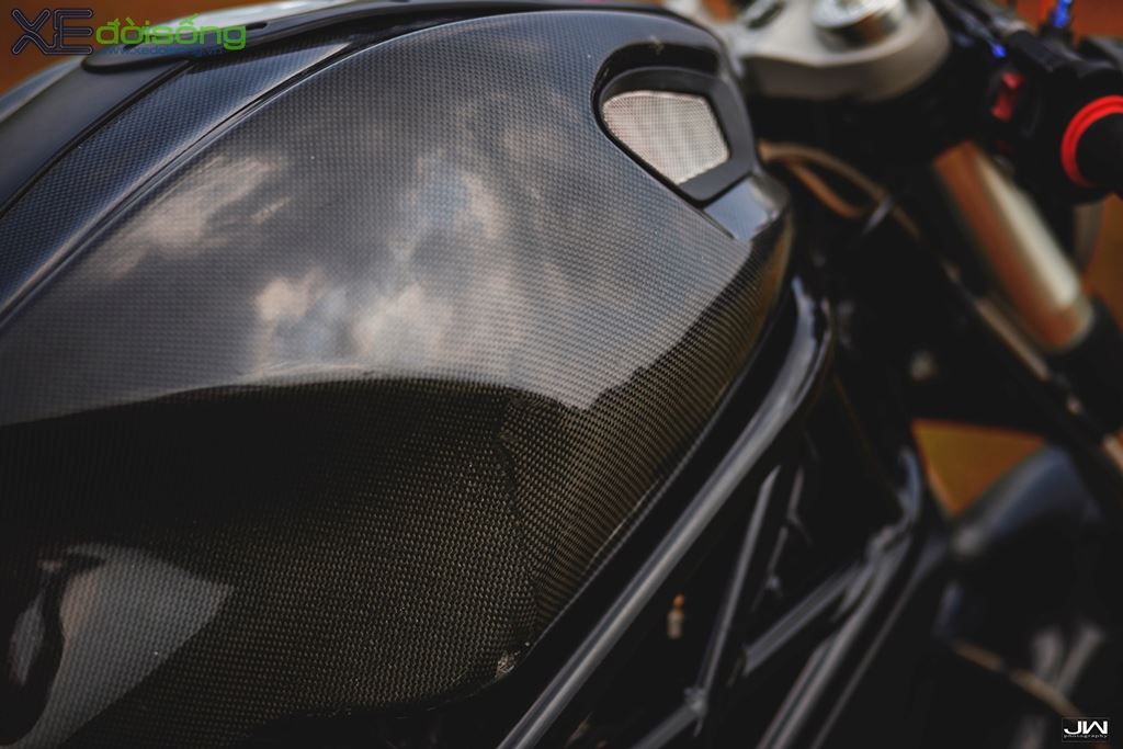 Kiều nữ Việt cuốn hút bên Ducati Monster 795 độ “full-carbon” ảnh 16