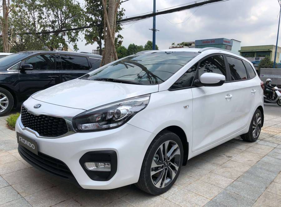 Kia Rondo 2019, nhieu uu dai, xe giao ngay