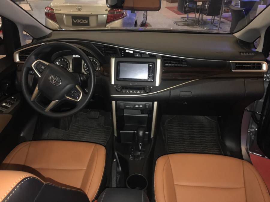 Ban xe Toyota Innova 2019 so tu dong, xe moi 100%, gia dac biet, tang bao hiem than vo, giao xe ngay