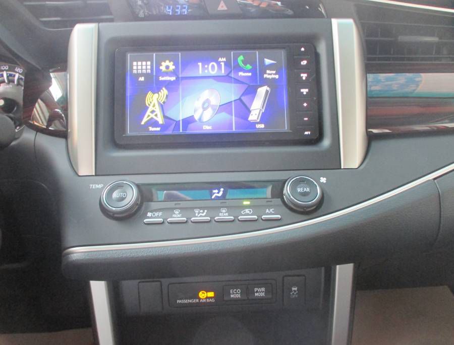 Ban Toyota Innova 2.0G VENTURER 2019 moi Ho Chi Minh Chi can 230tr nhan xe ngay. Co du mau xe giao ngay toan quoc.