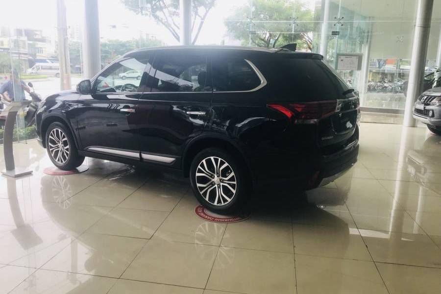 Giao xe ngay duy nhat tai Da Nang voi Mitsubishi Outlander chi voi 807 trieu, Hotline : 0974 064 605