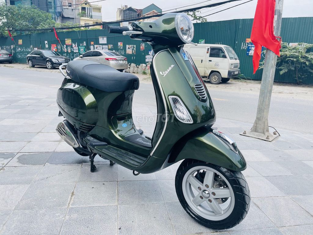 Vespa LX 125 ie nguyên bản biển hà nội