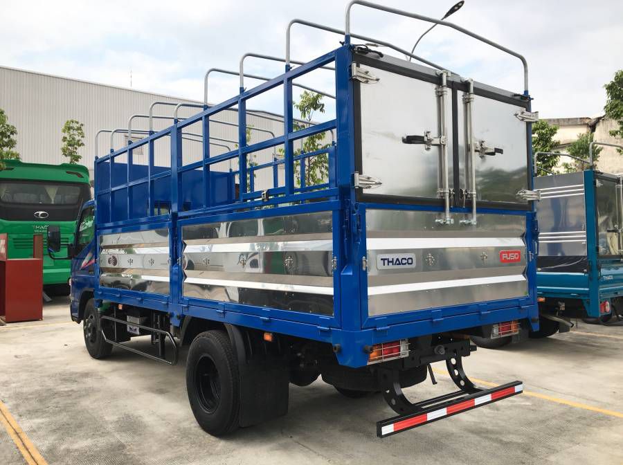 Xe tai 2.1 tan Mitsubishi Fuso Canter 4.99 - Mui bat - Xanh duong - Linh kien Nhat Ban