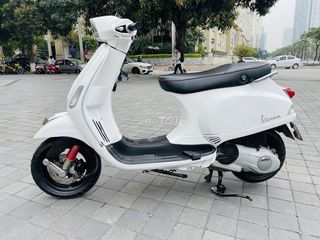 Piaggio VESPA S Đèn Vuông MÀU TRẮNG SỮA XE ĐẸP