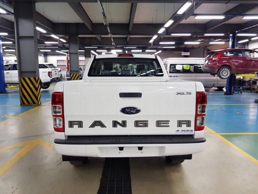 Ban Ford Ranger XLS MT 2019 moi Gia Tot Nhat Ha Noi - Khuyen Mai Phu Kien,bao Hiem - LH : 0976.796.091