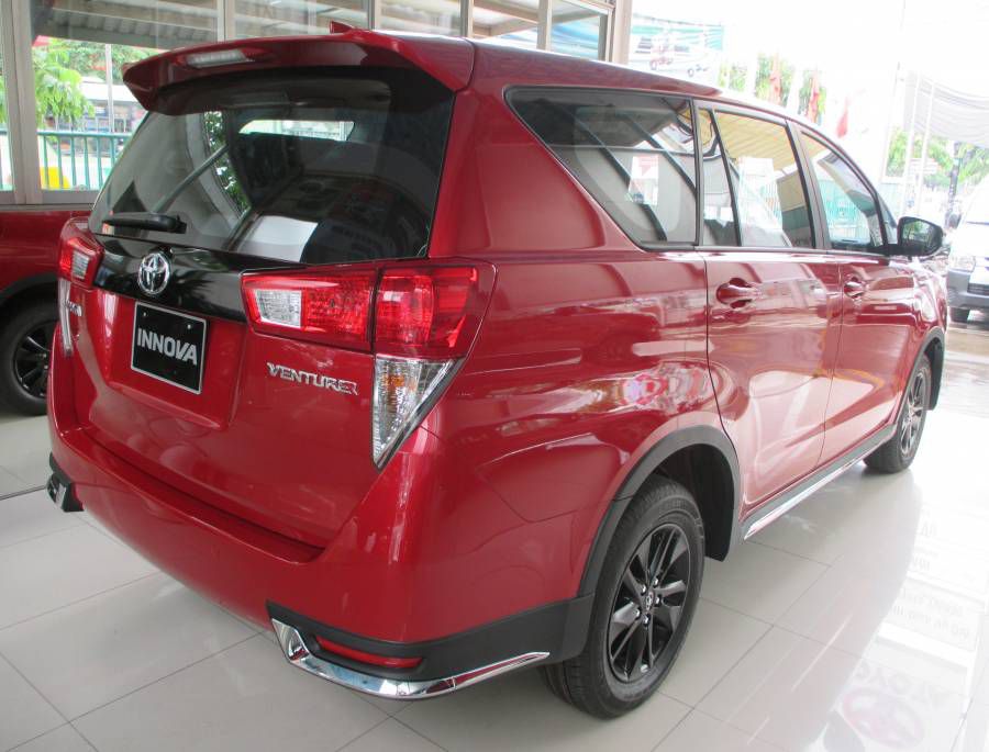 Ban Toyota Innova 2.0G VENTURER 2019 moi Ho Chi Minh Chi can 230tr nhan xe ngay. Co du mau xe giao ngay toan quoc.
