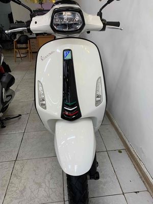 vespa trắng đèn led hai tầng