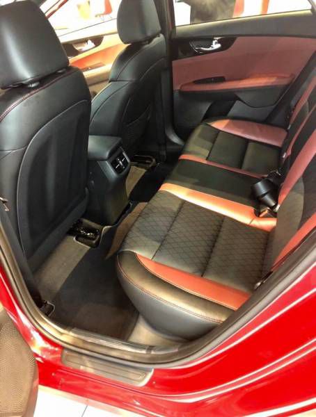 Ban Kia Cerato 1.6 deluxe 2019 moi Ha Noi.Chi 240tr co the nhan xe.