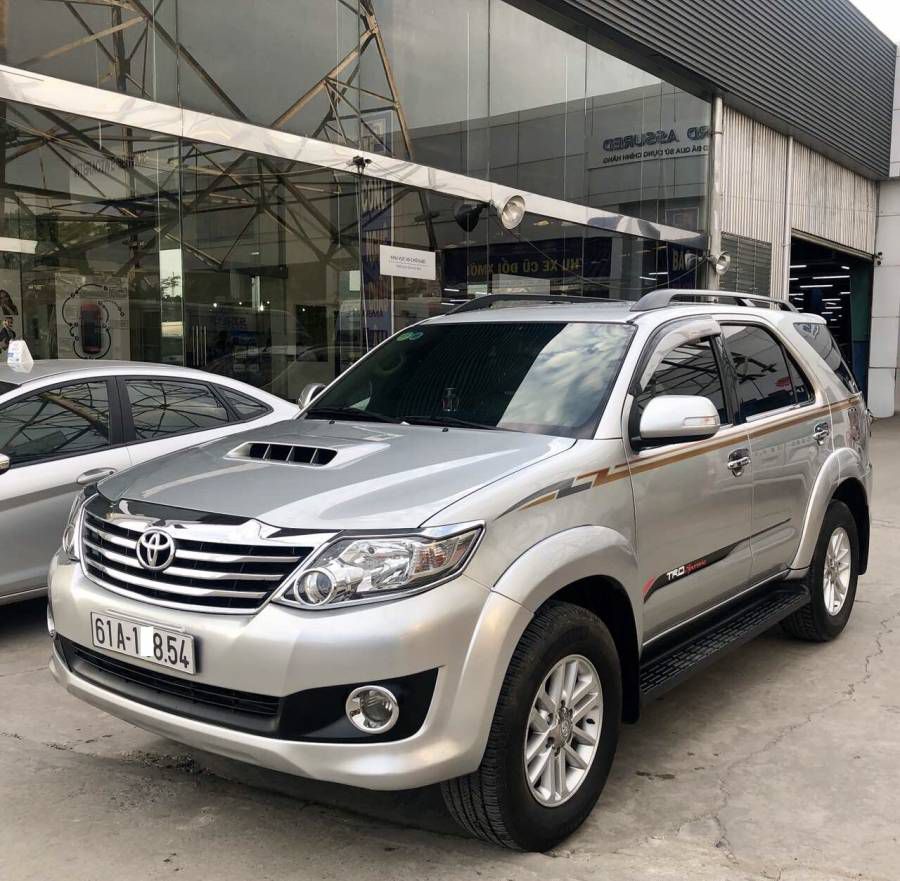 Ban Toyota Fortuner 2.5G 2014, so san, may dau, len full do choi, bao hanh hang