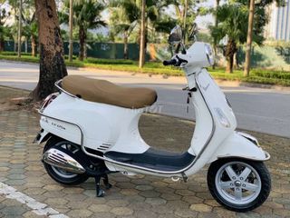 Gia đình cần bán xe vespa trắng biển hà nội