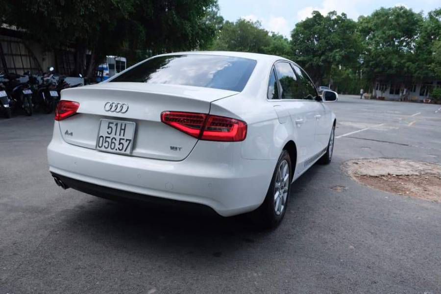 Can ban Audi A4 nam san xuat 2013, dk 2014, mau trang, nhap khau, odo 67kkm