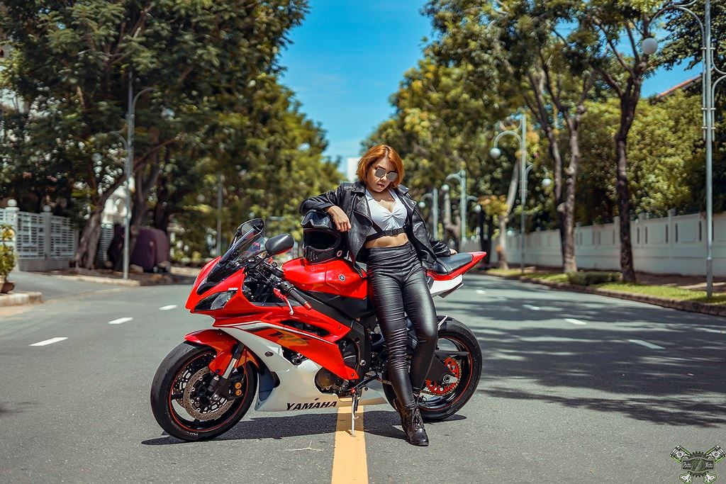 Người mẫu Thanh Thảo đọ dáng cùng supersport Yamaha YZF-R6 ảnh 3