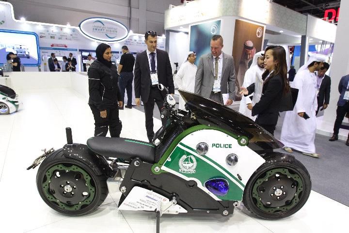 Xe robot, moto bay cho canh sat Dubai sap thanh hien thuc hinh anh 3