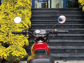 Suzuki GD moto tay côn màu đỏ
