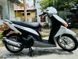 Bán honda click trắng đời cao vành 6lá, xe biển43.