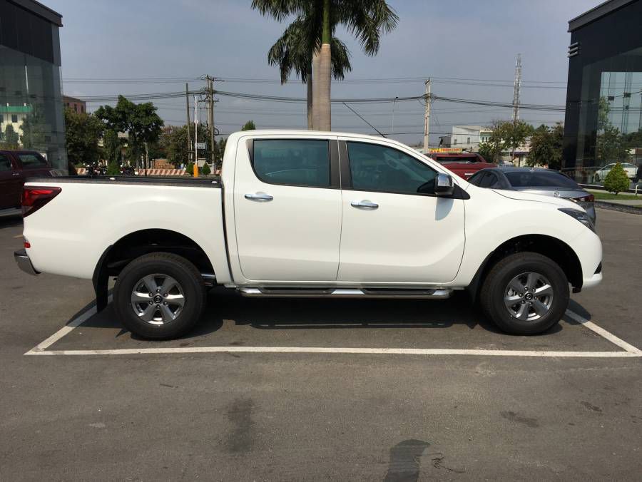 Ban Mazda BT-50 BT50 2.2 MT 4WD FL - Uu dai toi 35 trieu