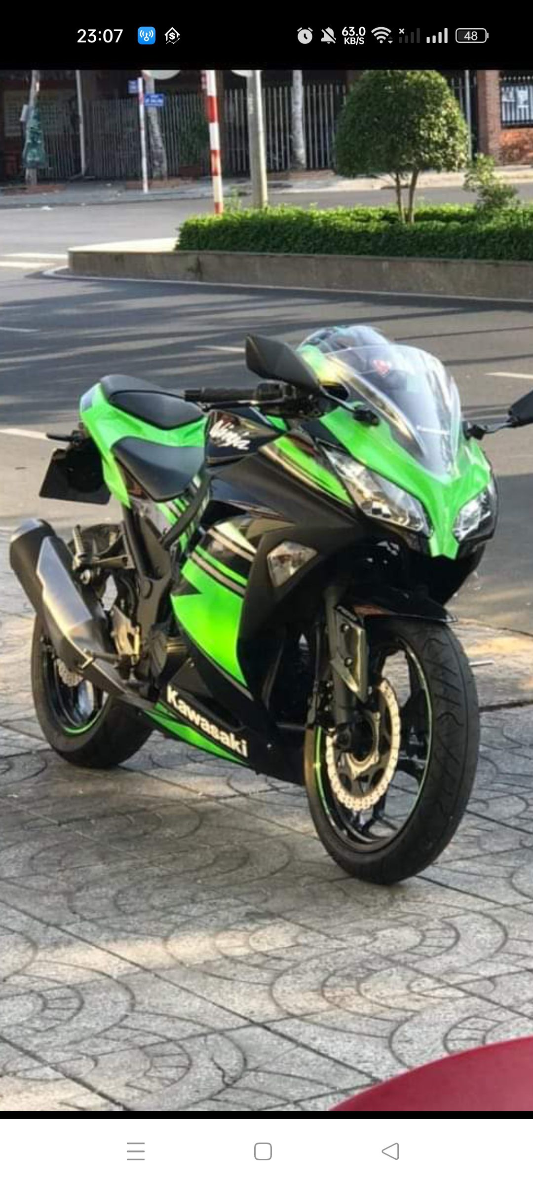 Cần bán Kawasaki Ninja 300 2017 màu đen đậm xanh lá