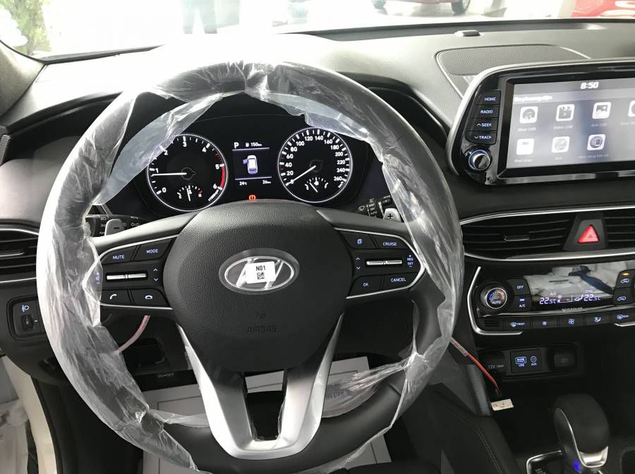 Hyundai Santafe 2019 Da Nang, Co san giao ngay, Qua Tang hap dan, Ho tro Grab - Vay 80% gia tri xe. Lien he: 0905.59.89.59