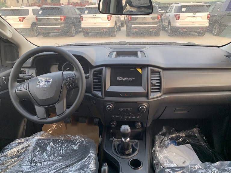 Hang xe Ford tai Hoa Binh bao gia Ford Ranger 1 cau so san ,du phu kien .chi can 150 trieu nhan xe LH:0941921742