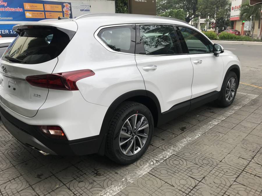 Hyundai Santafe 2019 Da Nang, Co san giao ngay, Qua Tang hap dan, Ho tro Grab - Vay 80% gia tri xe. Lien he: 0905.59.89.59