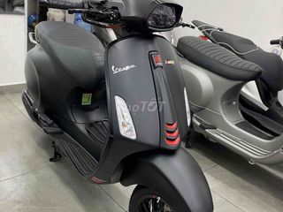 vespa sprint 150 abs . lên đồ chơi nhẹ .còn đồ zin