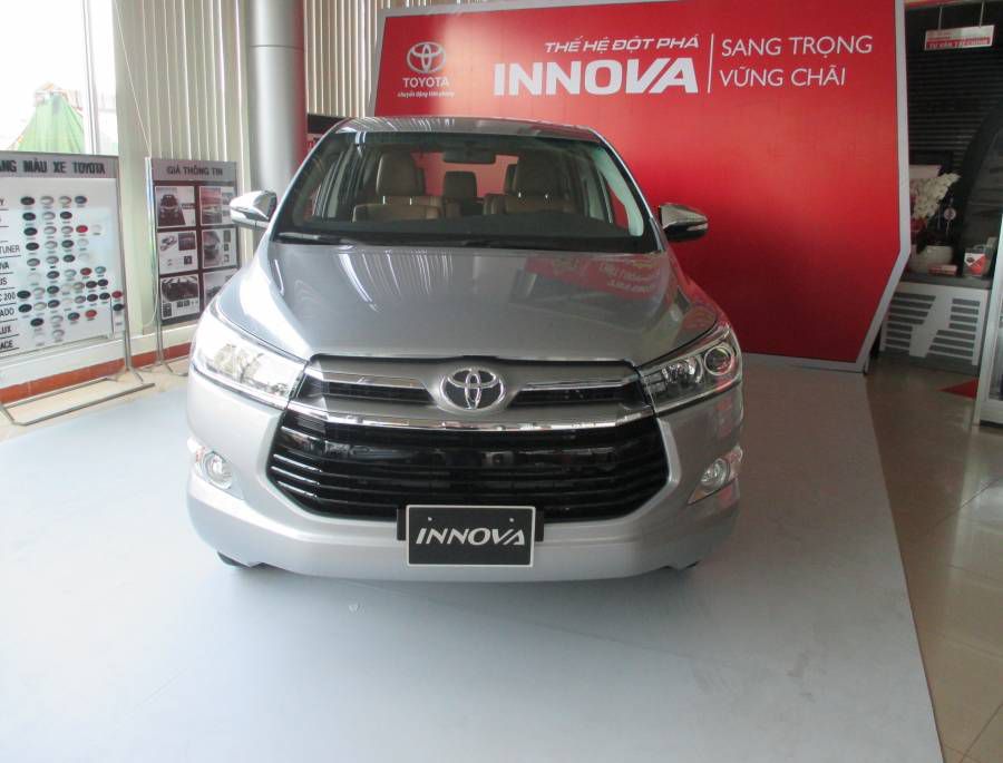Bán Toyota Innova 2.0V 2019 mới Hồ Chí Minh KM cực sốc T6, Xe đủ màu giao ngay, hỗ trợ vay vốn ngân hàng.