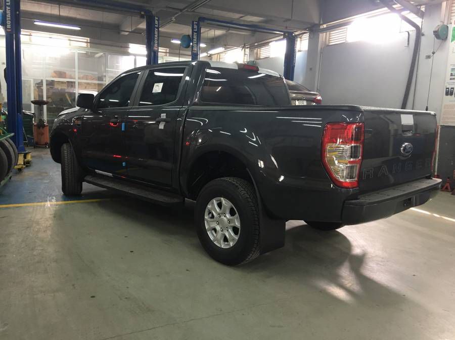 Ford Ranger XLT AT 2019 moi Giam gia tang kem phu kien gia tri LH:0827707007